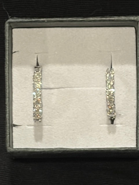 D Color Round Brilliant Moissanite Huggie Hoop Earrings – 2.5mm